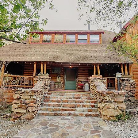 Gold Mountain Manor Bed & Breakfast บิ๊กแบร์เลค ภายนอก รูปภาพ
