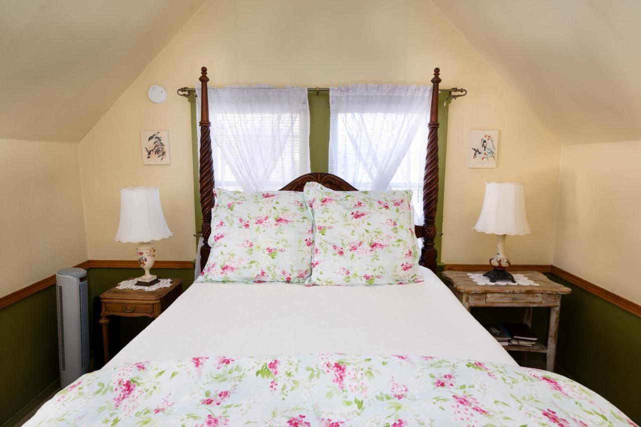 Gold Mountain Manor Bed & Breakfast บิ๊กแบร์เลค ภายนอก รูปภาพ