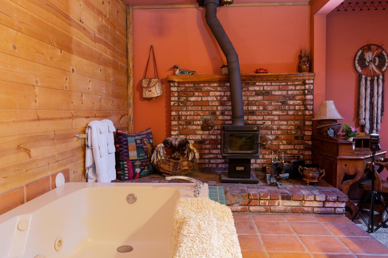 Gold Mountain Manor Bed & Breakfast บิ๊กแบร์เลค ภายนอก รูปภาพ