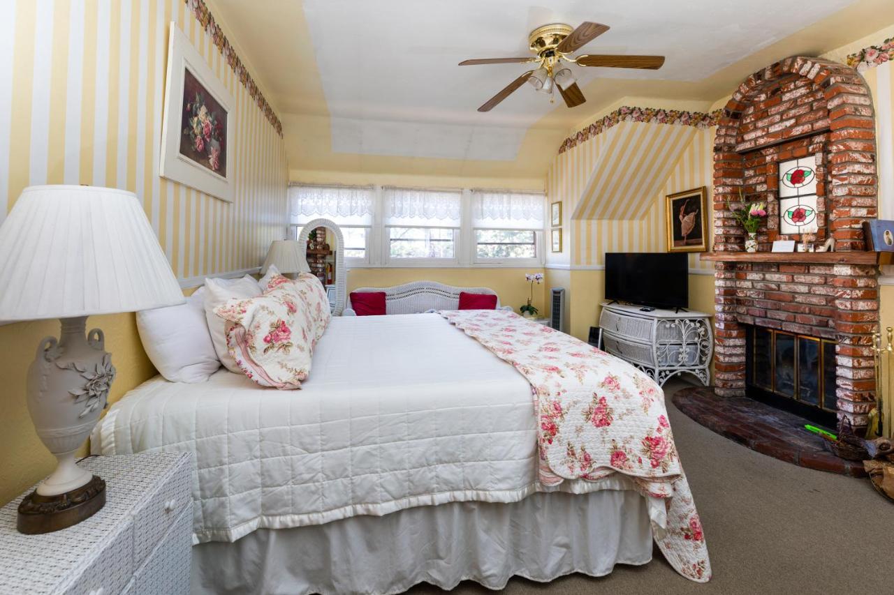 Gold Mountain Manor Bed & Breakfast บิ๊กแบร์เลค ภายนอก รูปภาพ
