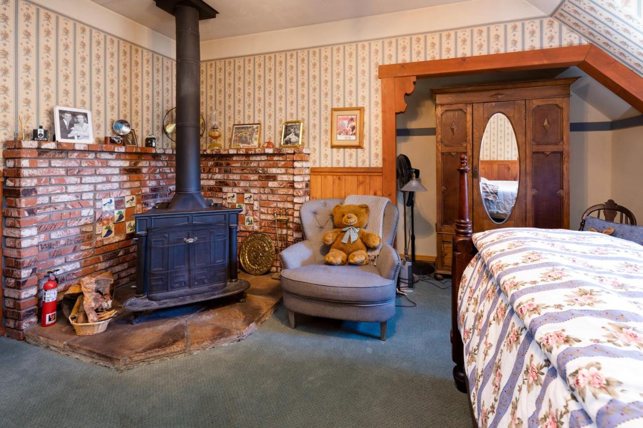 Gold Mountain Manor Bed & Breakfast บิ๊กแบร์เลค ภายนอก รูปภาพ