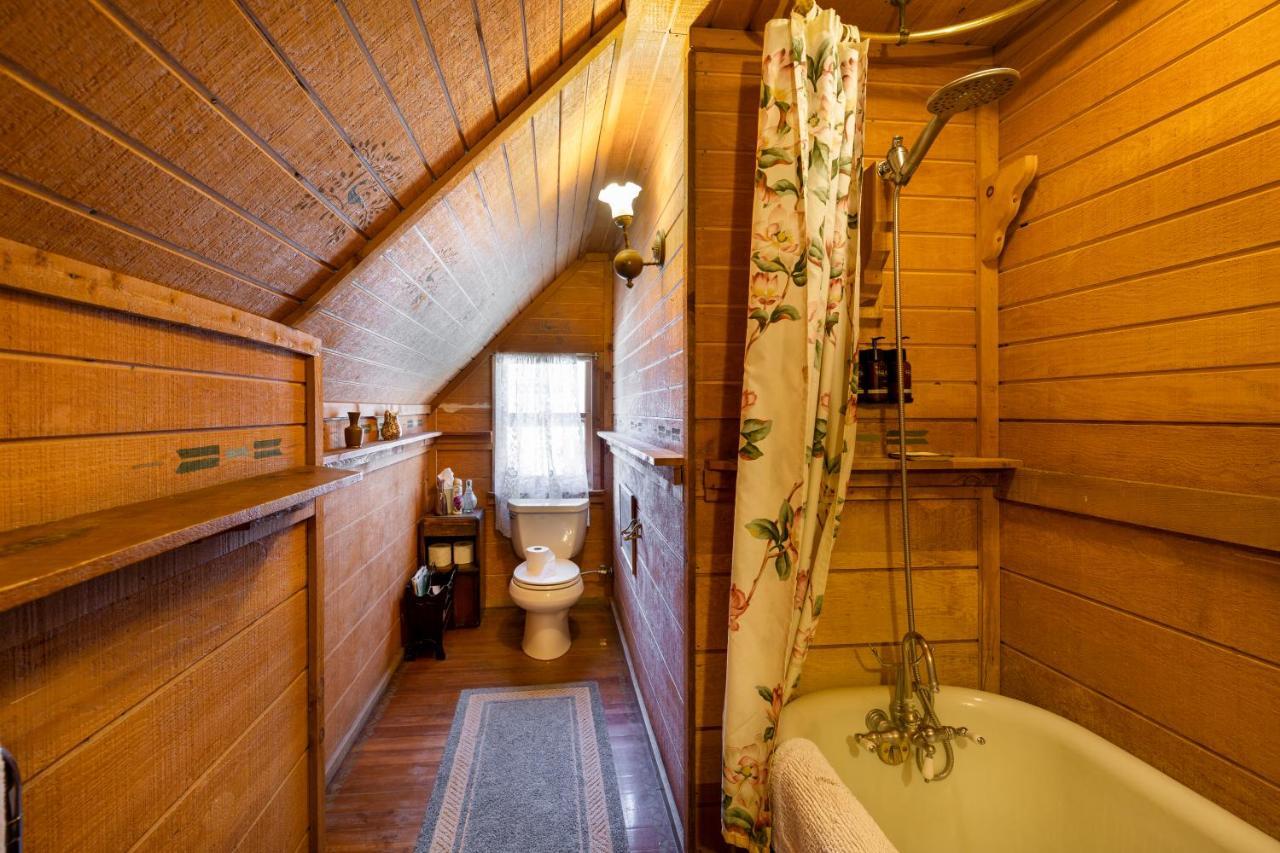 Gold Mountain Manor Bed & Breakfast บิ๊กแบร์เลค ภายนอก รูปภาพ