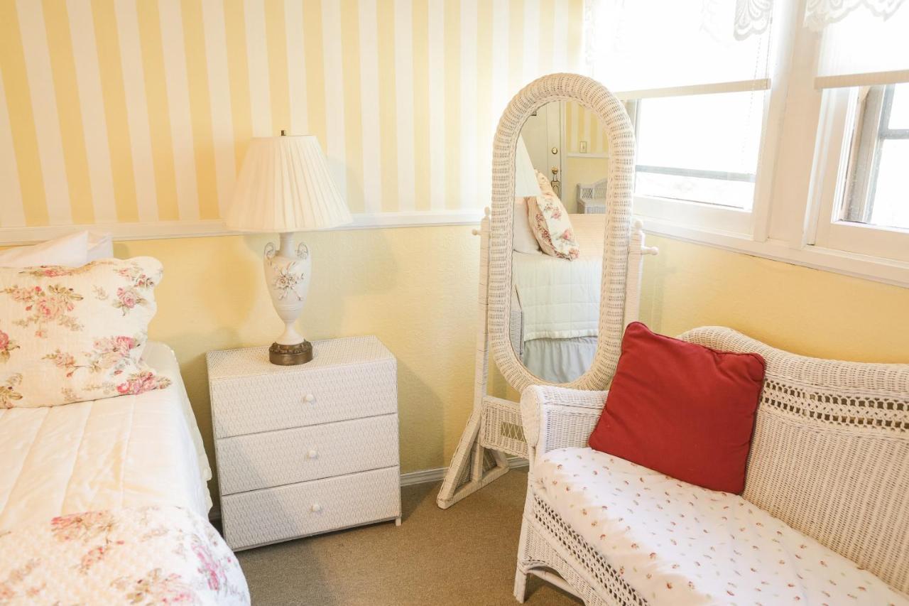 Gold Mountain Manor Bed & Breakfast บิ๊กแบร์เลค ภายนอก รูปภาพ