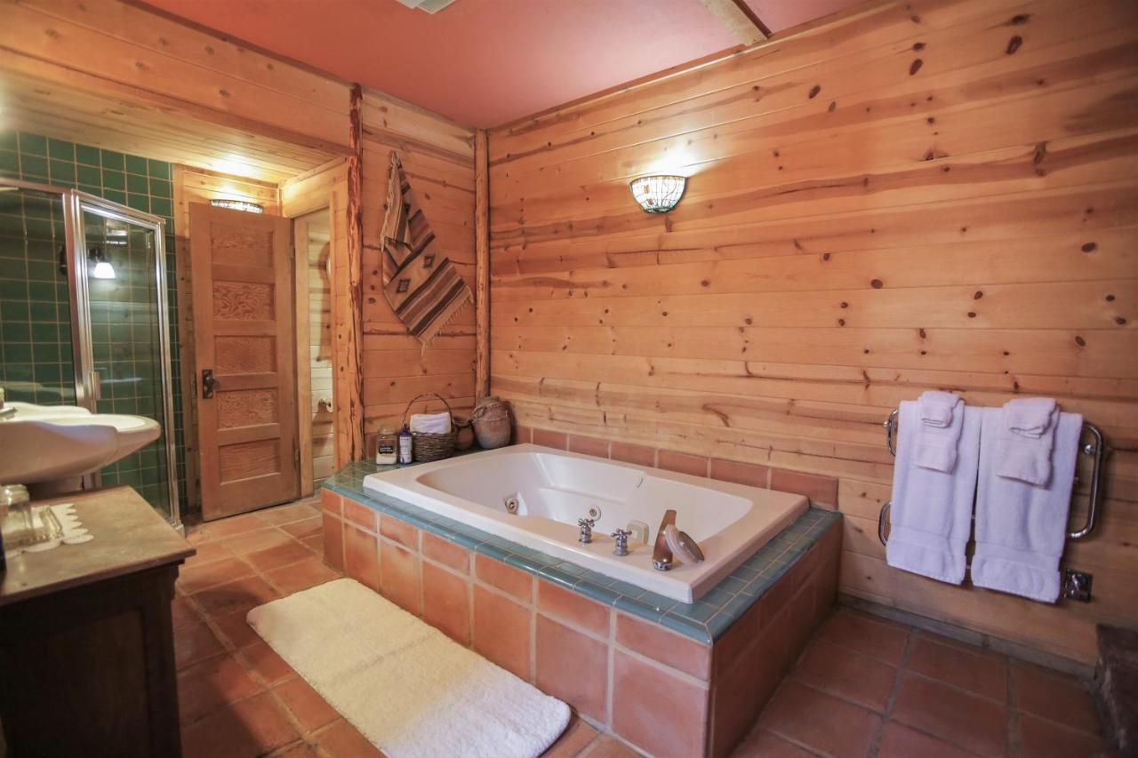 Gold Mountain Manor Bed & Breakfast บิ๊กแบร์เลค ภายนอก รูปภาพ