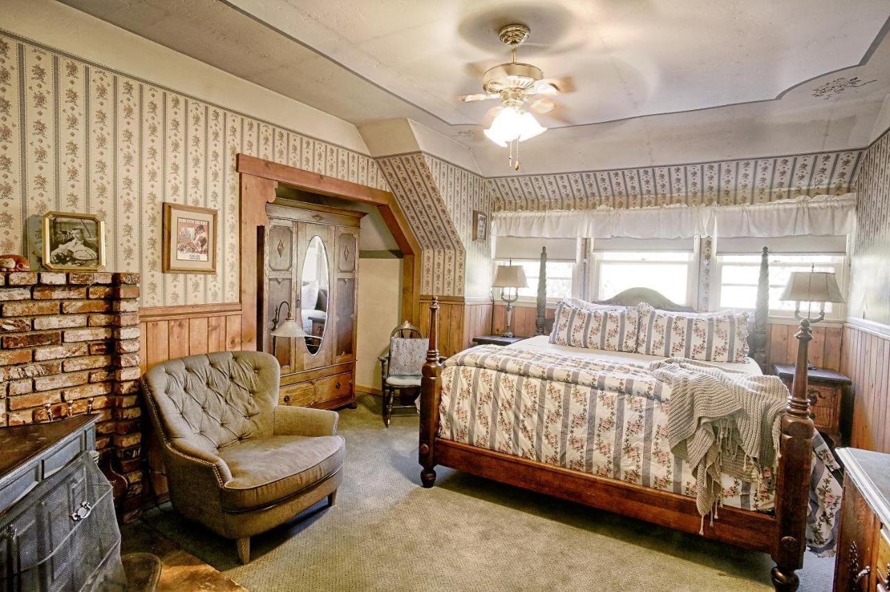 Gold Mountain Manor Bed & Breakfast บิ๊กแบร์เลค ภายนอก รูปภาพ