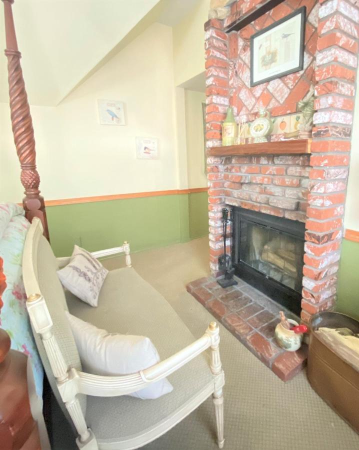 Gold Mountain Manor Bed & Breakfast บิ๊กแบร์เลค ภายนอก รูปภาพ