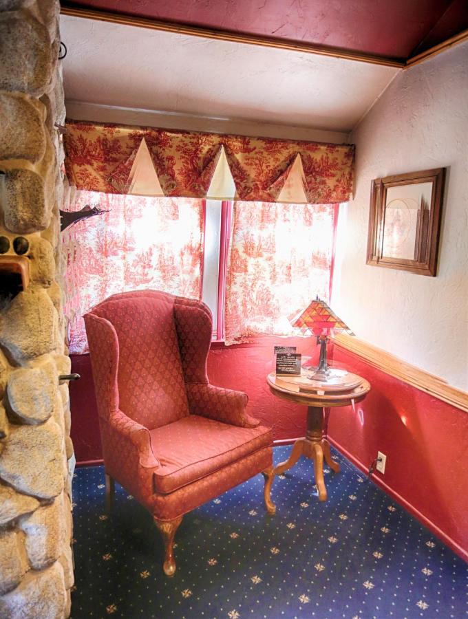 Gold Mountain Manor Bed & Breakfast บิ๊กแบร์เลค ภายนอก รูปภาพ